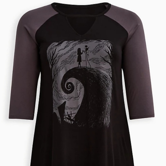 TORRID NMBC Jack Skellington & Sally Patches Choker Neck Raglan Top! NWT! - Picture 4 of 7